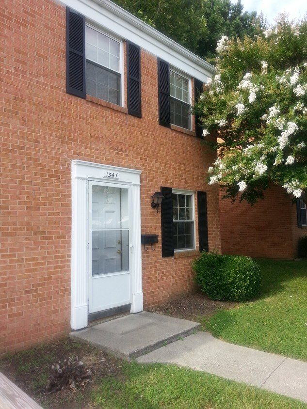 1333 Fairmont Dr, Vinton, VA 24179 Townhome Rentals in Vinton VA