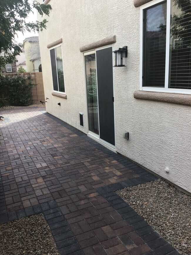 Foto del edificio - 11028 Florence Hills St