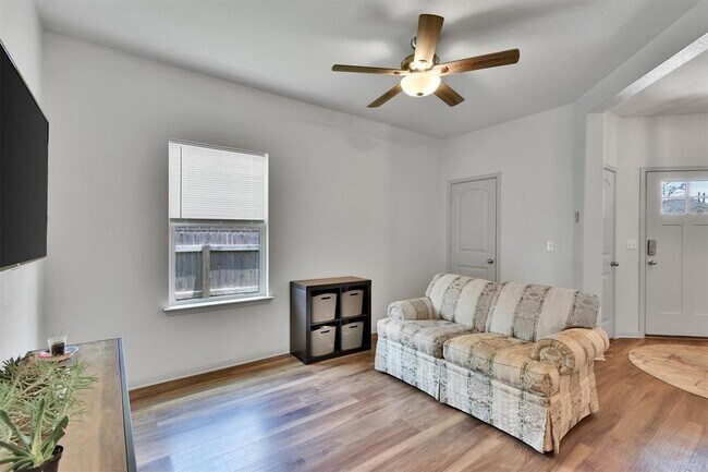 Foto del edificio - 324 Shiner Ln