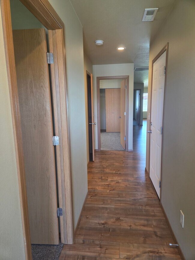 Building Photo - Tschirley  CT Duplex