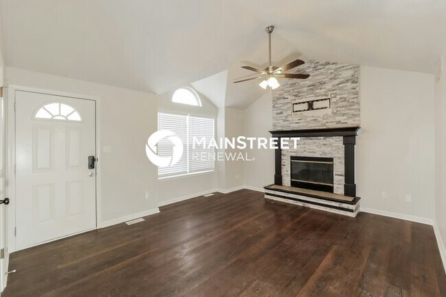 Foto del edificio - 4 Bedroom Pet-Friendly Home in BLUE SPRINGS, MO with Main Street Renewal