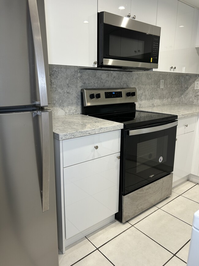 Building Photo - 10255 NW 9th Street Cir