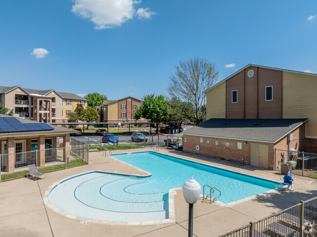 Piscina - Forest Park Apartment Homes