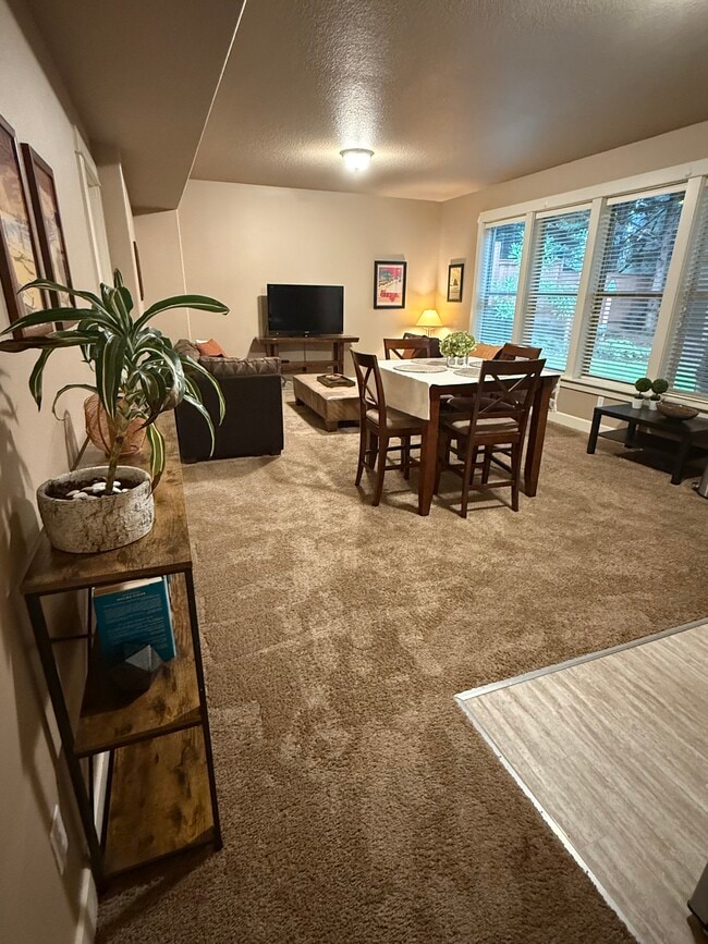 Photo - 2320 Crestview Dr House