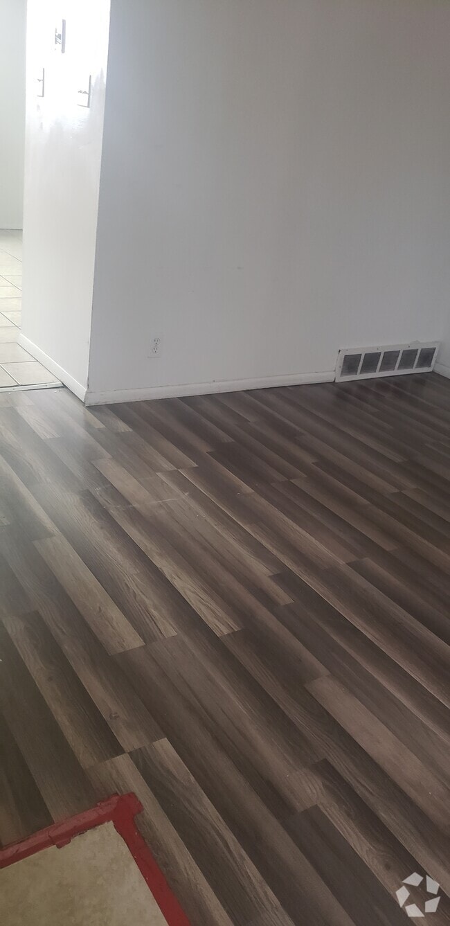 Building Photo - 533 W Tiffany Town Dr