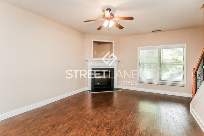 Building Photo - REDUCED!