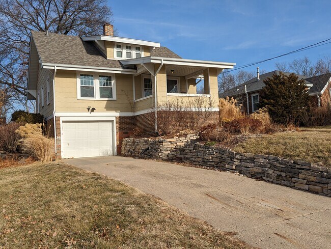 2 car deep garage, 2 car concrete driveway - 3607 Franklin Ave