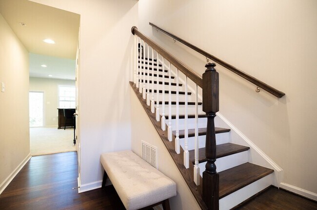 Building Photo - 309 Spring Bank Way