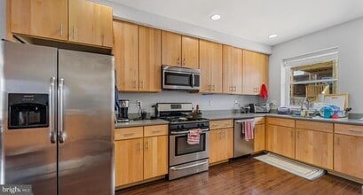 Building Photo - 647 S Belnord Ave