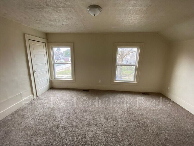 Foto del edificio - 296 S Harris Ave