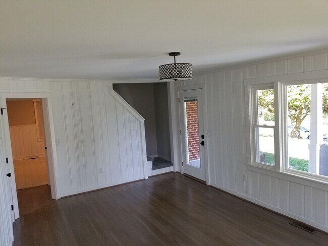 Building Photo - Single Family 4 BR, 3 Bath Home for Rent