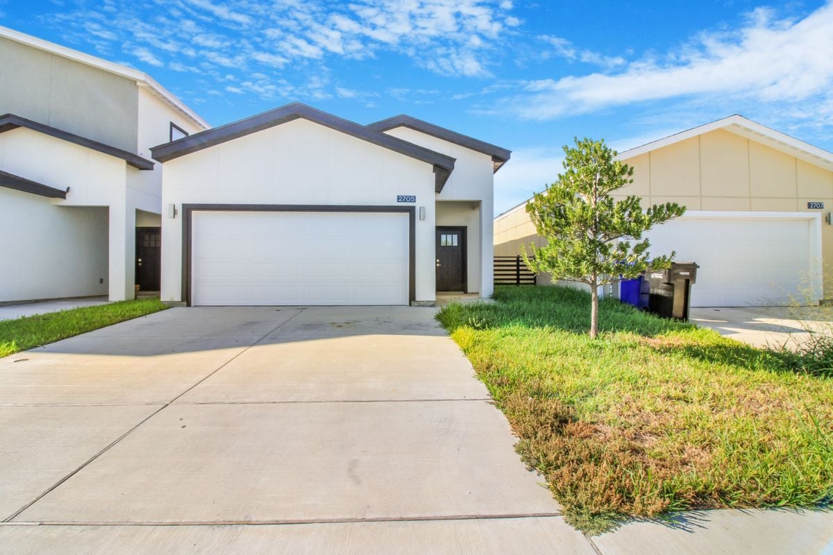 Foto principal - 2705 Kerria Ave