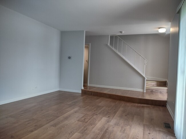 Building Photo - 2226 COUNTRY CLUB Dr