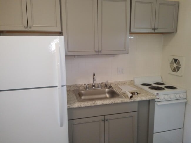 Building Photo - 1510 Sylvan Ln