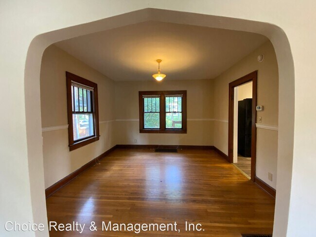 Foto del edificio - 3 br, 1 bath House - 421 E. 1st St.