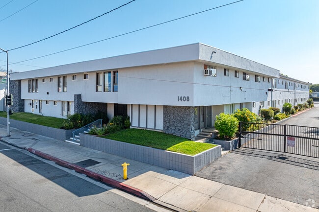 Building Photo - South Pointe Apts