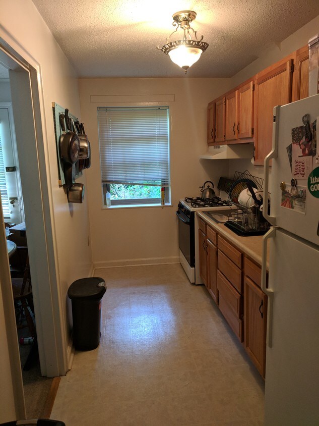 Kitchen - 18 Stonehenge Ln