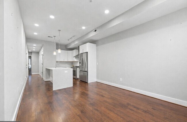 Foto del edificio - Modern Features Columbia Heights Neighborhood 2 Bedroom 2 Bath Condo with Balcony Pet Friendly
