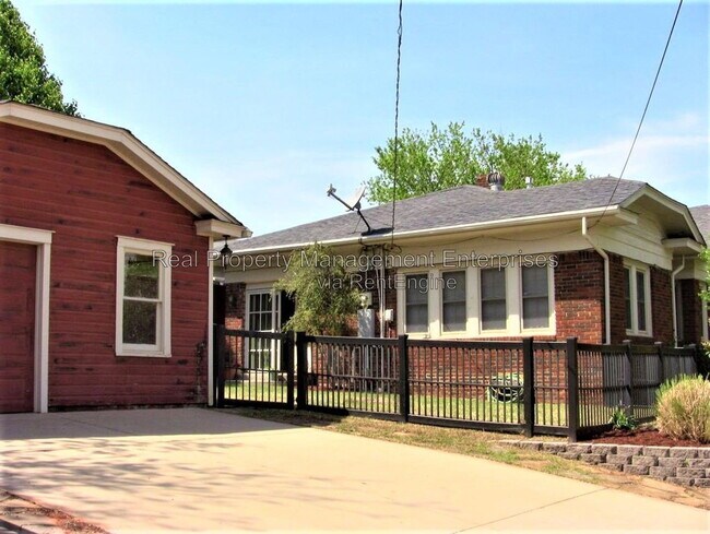 Building Photo - 500 NW 35th St