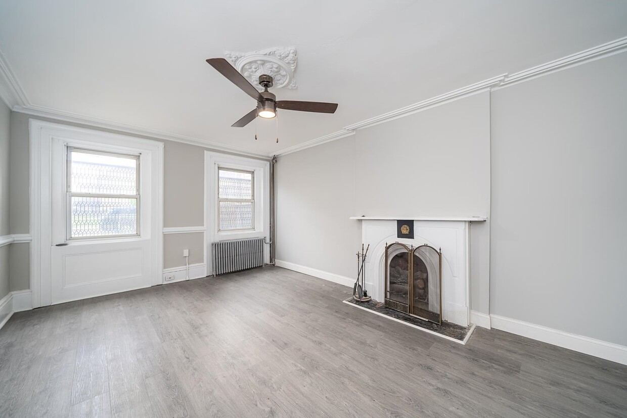 Primary Photo - 289 Forrest St