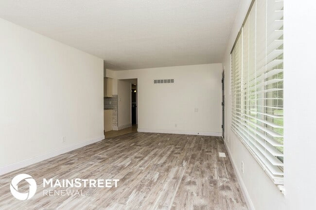 Building Photo - 1353 Meadow Dr