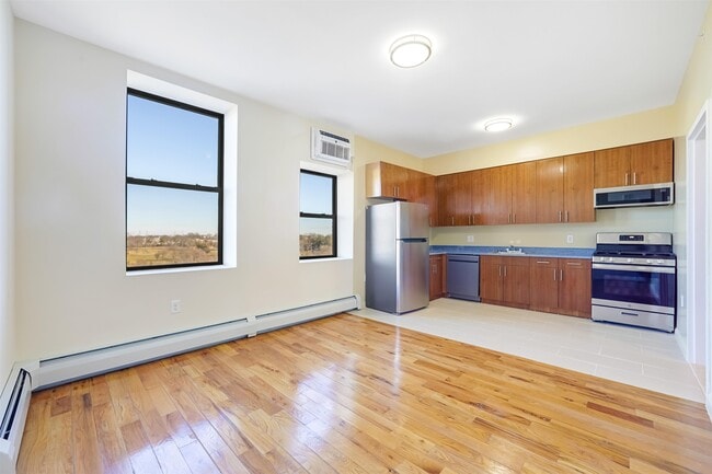 Building Photo - 520 Belleville Ave