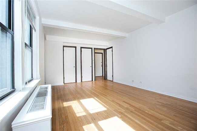 Building Photo - 31 E 12th St