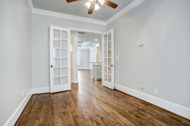 Building Photo - 1046 W 23rd St