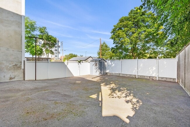 Building Photo - 44 Warren St