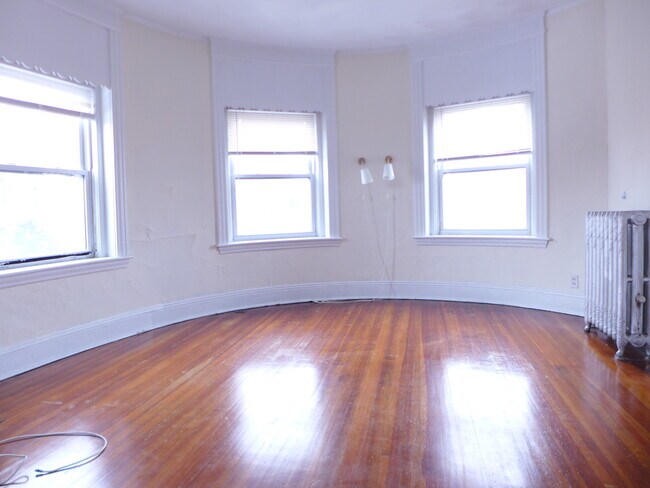 Foto del edificio - 86 Corey Rd