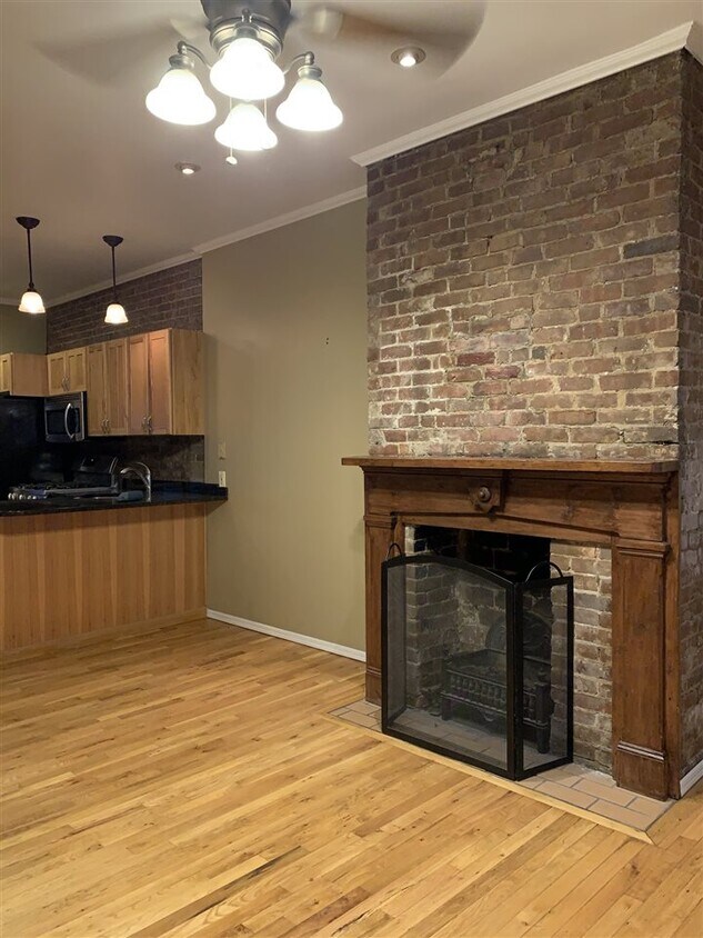 Primary Photo - 128 Sussex St