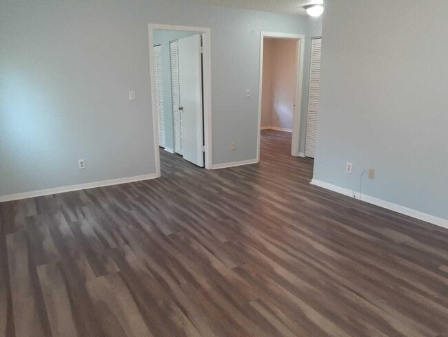 Foto del edificio - 4648 Summit Blvd