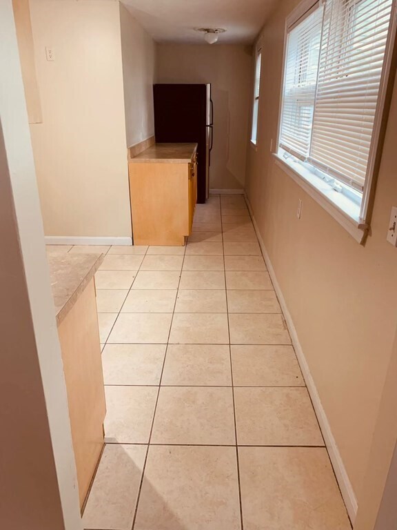 Building Photo - 84 Vernal St