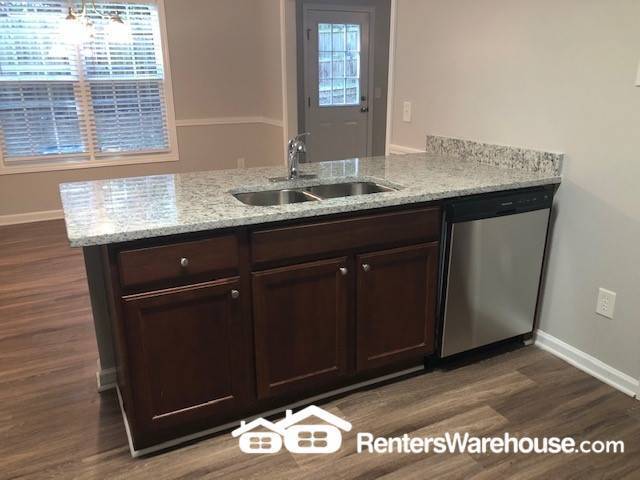 Building Photo - Brick Traditional with 4 bedrooms and 2.5 ...
