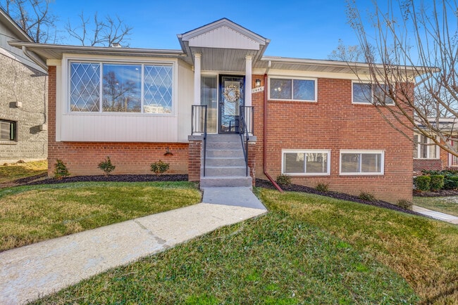 Foto del edificio - 1446 Roxanna Rd NW