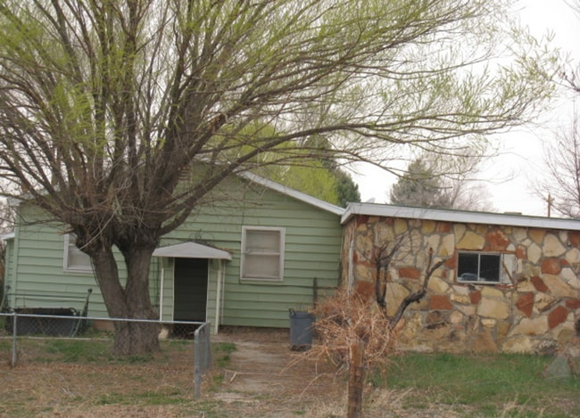 Building Photo - 2 bedroom 1 bathroom