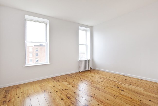 Foto del edificio - 103 3rd Pl