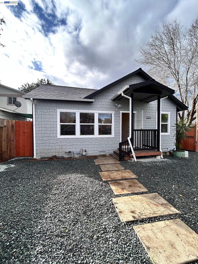 Foto del edificio - 213 E Ruby St