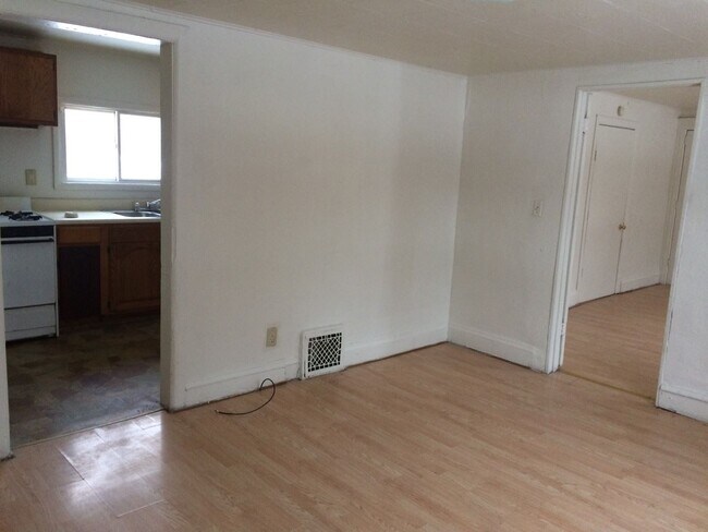 Foto del edificio - 2 br, 1 bath House - 365 N. Cooper St.