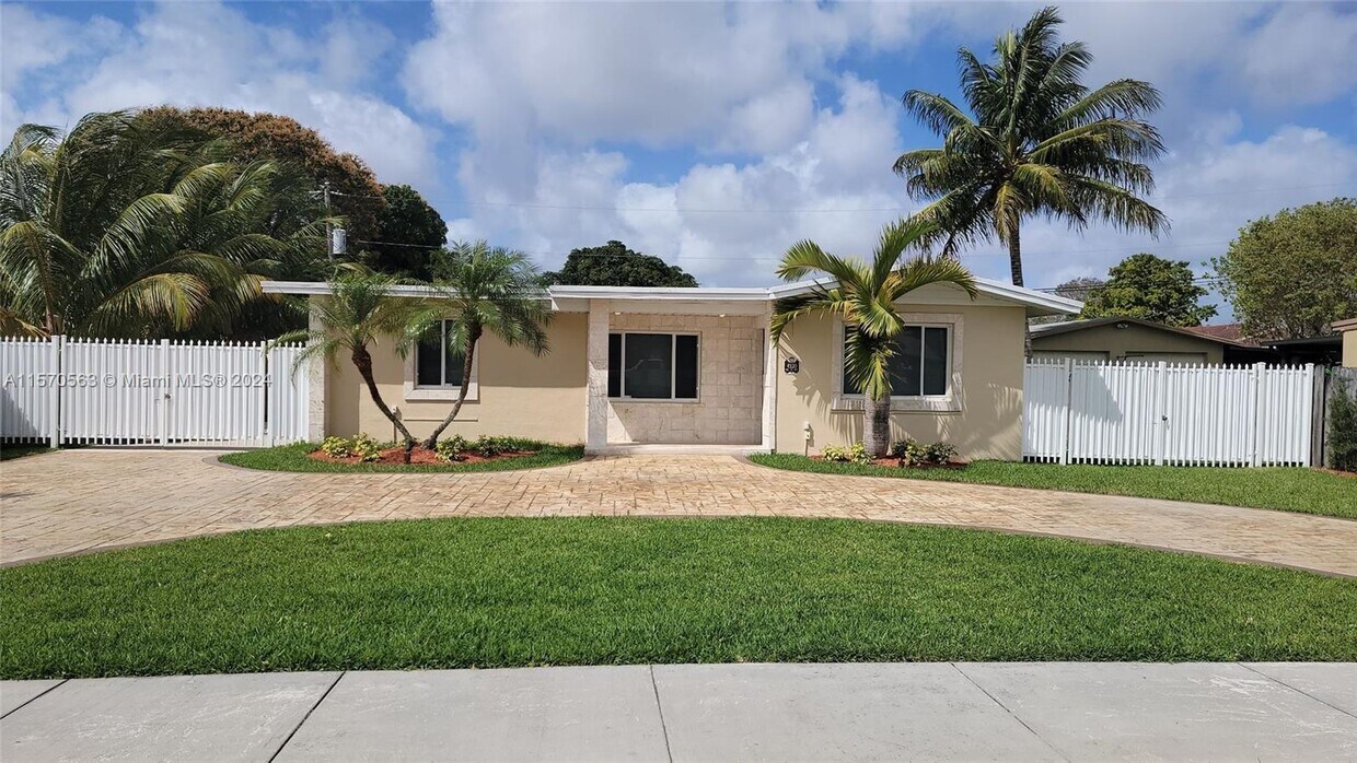 Primary Photo - 4230 SW 101st Ave