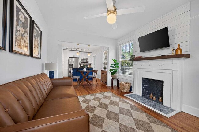 Building Photo - 2779 Dellwood Ave