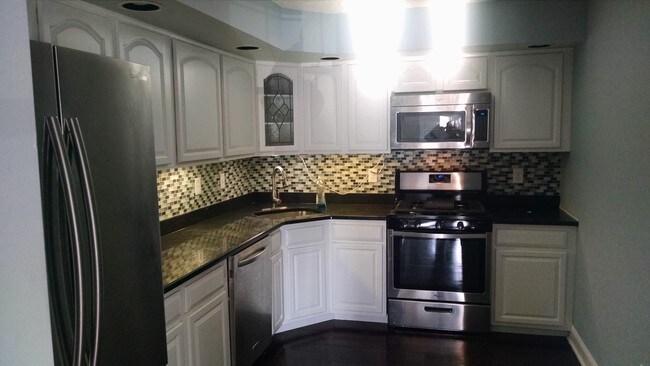 Building Photo - 304 Strull Ct