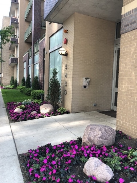 Primary Photo - 5430 N Sheridan Rd