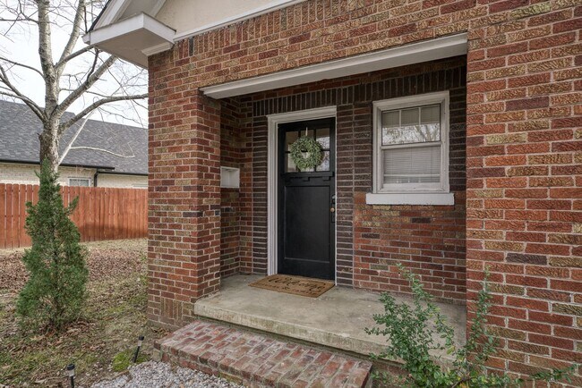 Foto del edificio - Renovated Vintage Cottage in downtown Cookeville