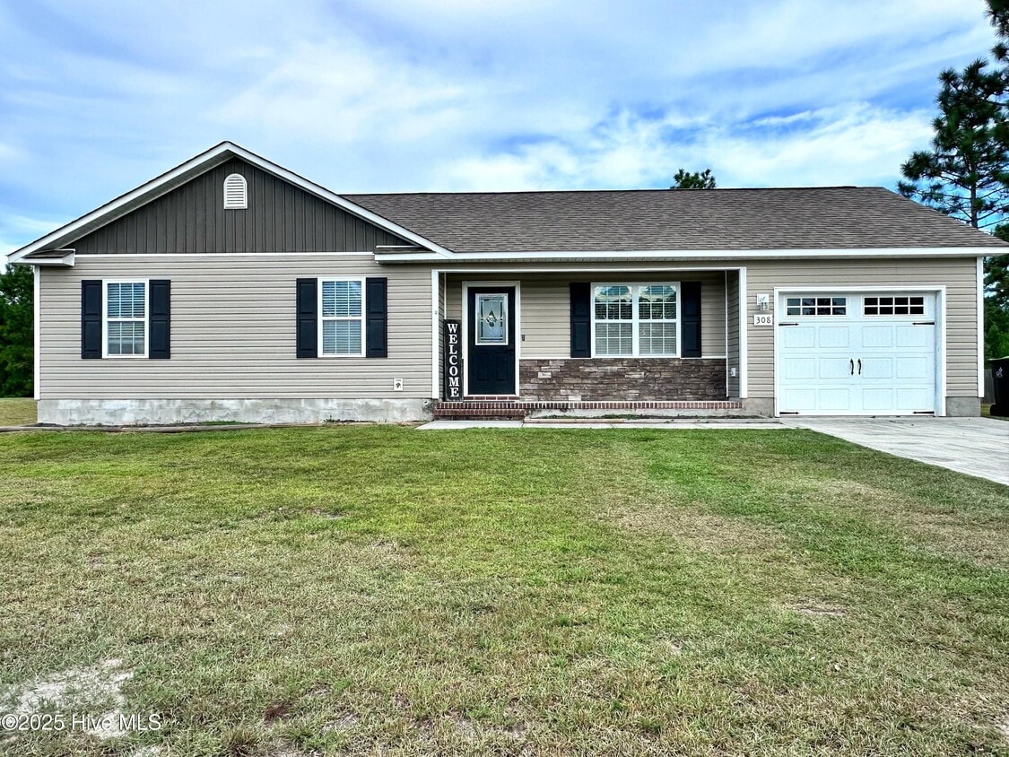 Foto principal - 308 Basil Ct