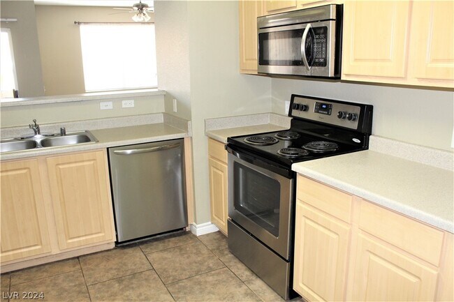 Building Photo - 6955 N Durango Dr
