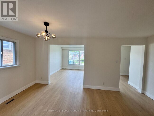 Building Photo - 29 Dellbrook Crescent