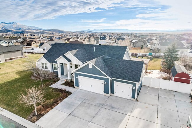 Building Photo - Beautiful 6-Bedroom Home in Eagle Mountain!