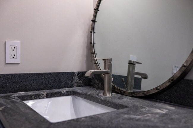 Building Photo - 6661 Woodson Dr