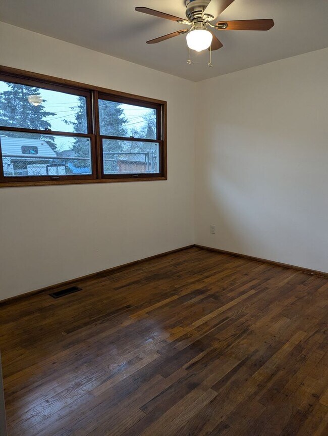 Foto del edificio - Freshly Updated 3 Bedroom 1 bath Home with Garage, Fenced Yard & Pet Friendly!